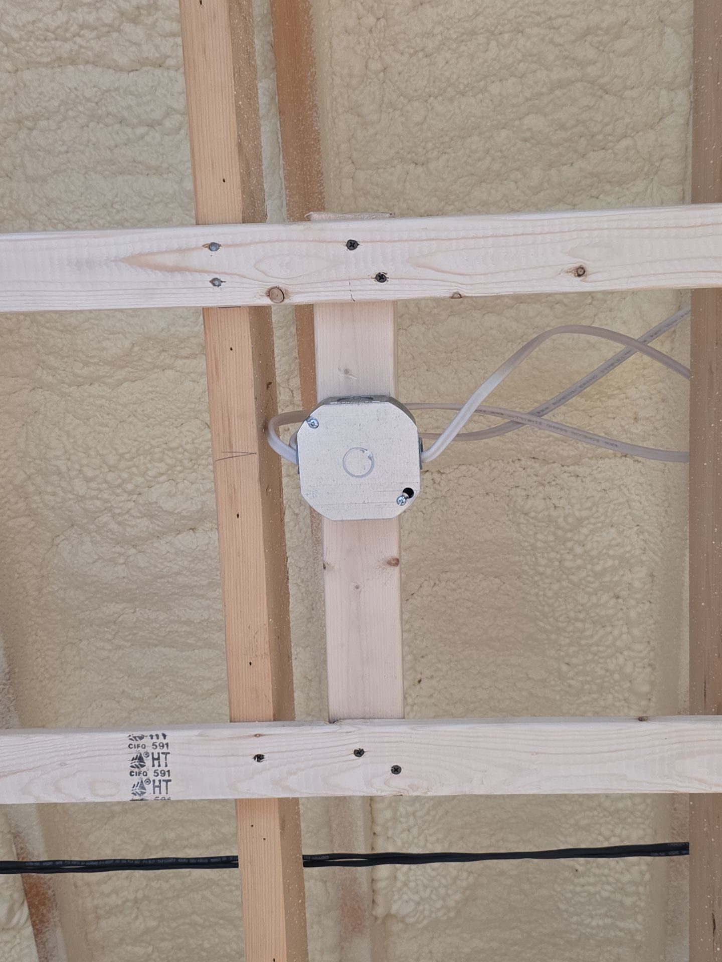 wakaNINE Kina pendant round back box mounted on a strut at the finished-ceiling plane